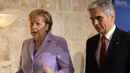 Bundeskanzlerin Angela Merkel und Österreichs Kanzler Werner Faymann auf einem Archivbild vom 12. November 2015.