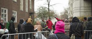 Wartende Flüchtlinge vor dem Lageso im November in Berlin.