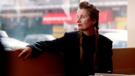 Die österreichische Schriftstellerin und Theaterautorin Elfriede Jelinek, hier auf einem Foto von 2004.