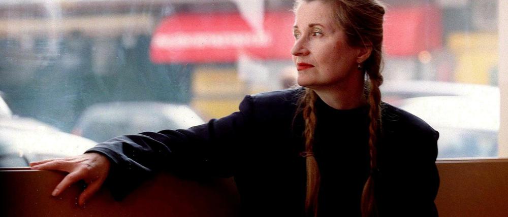 Die österreichische Schriftstellerin und Theaterautorin Elfriede Jelinek, hier auf einem Foto von 2004.