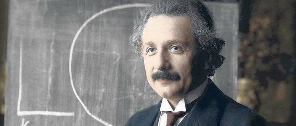 Im Zenit. Nach dem Ersten Weltkrieg begann Albert Einsteins Weltruhm. Das nachkolorierte Foto zeigt ihn 1921 in Berlin.