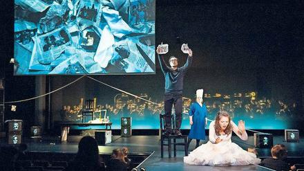 Gemeinsam ist man weniger allein. Alfred Kim, Anna Smirnova und Tatiana Serjan. 