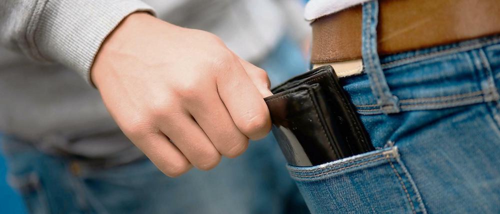 Am Mittwoch konnten vier Taschendiebe auf frischer Tat ertappt und festgenommen werden.