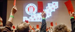 St. Paulis Fans sind stets meinungsfreudig - etwa bei der Mitgliederversammlung.