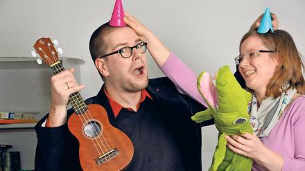 Hütchenspiel. Johannes Schneider hat in der Elternzeit Musikvideos gedreht, Karin Christmann hat außer der Babypflege einfach mal gar nichts gemacht. 
