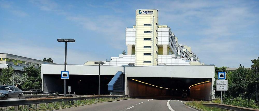 Einzigartiger Stil. Eine derart große Autobahnüberbauung gibt es nach Kenntnis der Denkmalbeirats nirgendwo anders in der Welt.