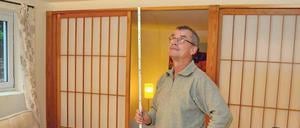 Vermessen. Die Zimmerdecke ist 20 Zentimeter zu niedrig.