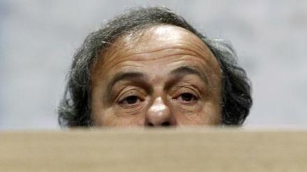 Geht er unter? Michel Platini steht immer stärker unter Druck, Verbündete scheint er nicht mehr zu haben. 