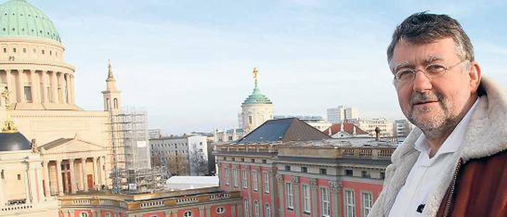So nobel wie hier am wiederaufgebauten Potsdamer Stadtschloss wohnt der Ex-Minister Rainer Speer nicht, aber immerhin ist sein Domizil in der Potsdamer Jägervorstadt. 