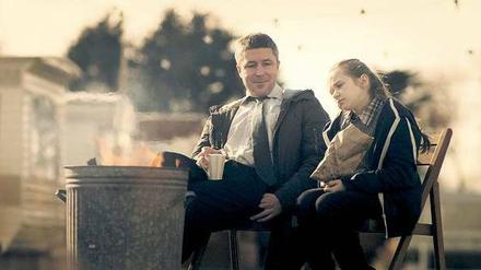 Familie auf Probe. Will (Aidan Gillen) und Stacey (Lauren Kinsella). 