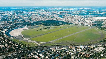 Am Rande des Tempelhofer Feldes sollen temporäre Bauten für Flüchtlinge entstehen. 