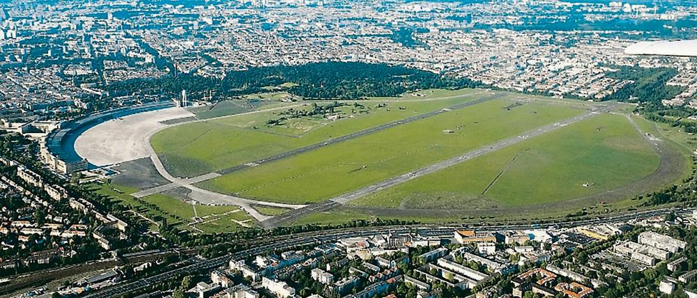 Am Rande des Tempelhofer Feldes sollen temporäre Bauten für Flüchtlinge entstehen.