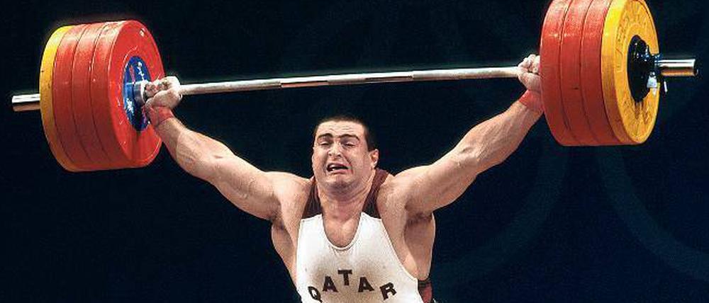 Nur Atlas hatte eine schwere Last zu stemmen. Die Superschwergewichtler wie Jaber Saeed Salem (hier bei Olympia 2000 in Sydney, wo er Vierter wurde) wuchten manchmal das Doppelte ihres Körpergewichts in die Höhe. 