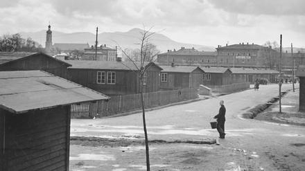 Alfred Wolf machte 1946 auch Station in Furth am Wald. Das Bild stammt aus dem Buch „Das Grenzdurchgangslager Furth im Wald 1946-57“, das bei Druck und Verlag Ernst Vögel erschienen ist.