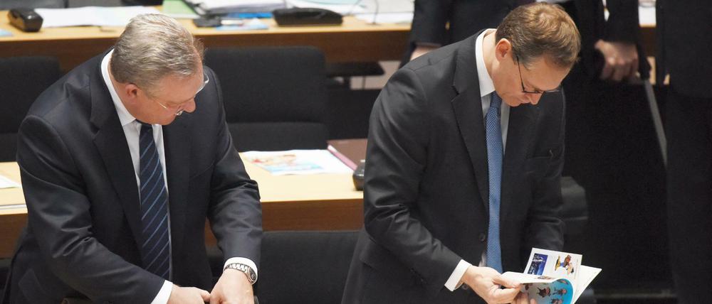 Berlins Regierender Bürgermeister Michael Müller (rechts, SPD) und Innensenator Frank Henkel (CDU).