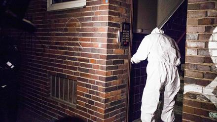 Die Polizei in Hannover rätselt über eine Familientragödie mit vier Leichen.