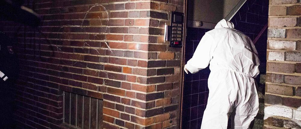 Die Polizei in Hannover rätselt über eine Familientragödie mit vier Leichen.