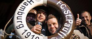 Na denn Prost! Anhänger des FC St. Pauli.