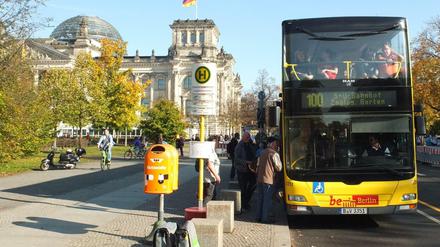Alle rinn da! Der 100er kurvt seit 25 Jahren durch Berlin.