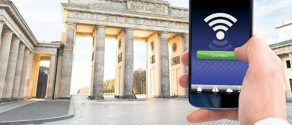 Berliner und Touristen bekommen nach mehreren Anläufen in der Stadt Zugang zum Internet.