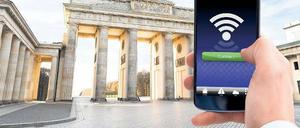 Berliner und Touristen bekommen nach mehreren Anläufen in der Stadt Zugang zum Internet.