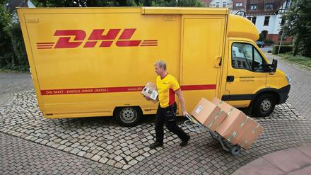 Ausgeliefert. Immer mehr Kunden bestellen ihre Weihnachtsgeschenke über den Versandhandel.