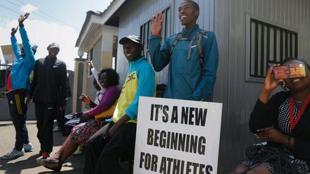Kenianische Leichtathleten demonstrieren in Nairobi.