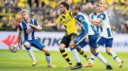 Alle gegen einen. Hertha BSC wird in München ähnlich agieren wie beim BVB – also mit einer Fünfer-Abwehrkette.