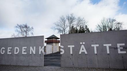 Eingang zur Gedenkstätte und dem Museum Sachsenhausen auf dem Gelände des ehemaligen Konzentrationslagers in dem Oranienburger Stadtteil. 