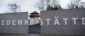 Eingang zur Gedenkstätte und dem Museum Sachsenhausen auf dem Gelände des ehemaligen Konzentrationslagers in dem Oranienburger Stadtteil.