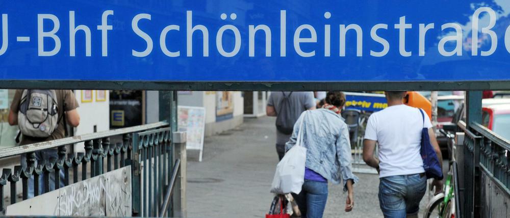 Wenige Meter vom U-Bahnhof Schönleinstraße wurde am Dienstagmorgen ein Mitarbeiter tot in einem Spielcasino aufgefunden. 