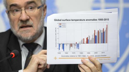 Der Generalsekretär der World Meteorological Organization (WMO), Michel Jarraud, bei der Präsentation seiner Statistiken über die zunehmende Erwärmung. 