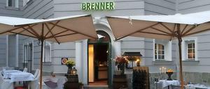 Im Sommer mit schöner Terrasse, im Winter drinnen ländlich-gemütlich: das Schöneberger Restaurant Brenner. 