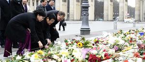 Ehrung aus Vietnam für die Opfer von Paris an der Französischen Botschaft in Berlin.