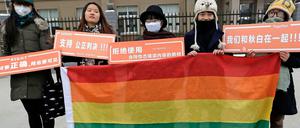 Studentin Chen Qiuyan (2. v. r.) mit Unterstützerinnen vor dem Gericht in Peking.