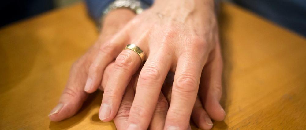 Um die Öffnung der Ehe für Lesben und Schwule wird seit langem gestritten.