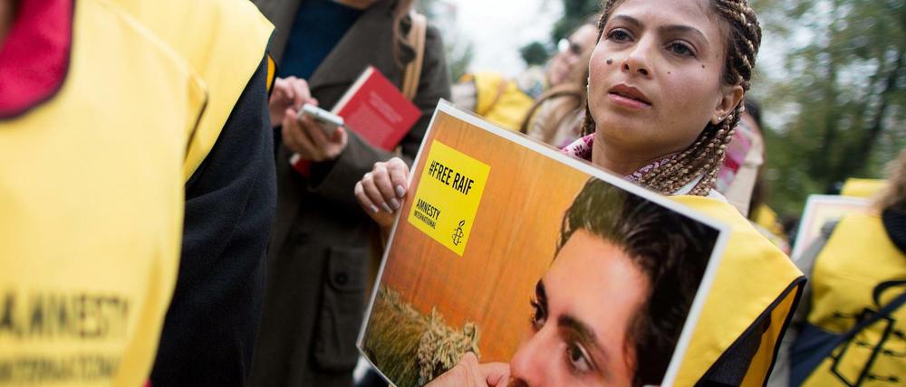 Ensaf Haidar, die Ehefrau des saudi-arabischen Bloggers Raif Badawi hat überall in der Welt, hier in Wien, um seine Freilassung gekämpft. Jetzt könnte sie bevorstehen.