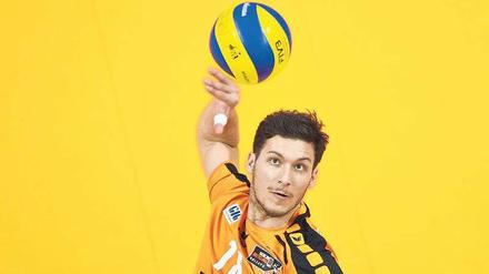 Aufwärts. Francesco De Marchi spielt bei den BR Volleys in dieser Saison stärker als im Vorjahr. Heute im Pokal gegen Herrsching will er ebenfalls abheben. 