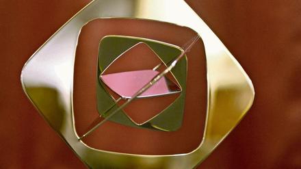 Objekt der Begierde. Nicht unbedingt schön, aber die begehrteste Trophäe des deutschen Fernsehens - der Grimme-Preis.