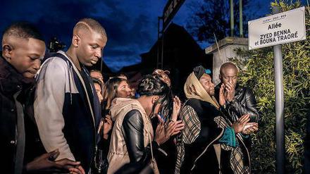 Gedenken im Oktober 2015. Vor zehn Jahren starben zwei Teenager in Clichy-sous-Bois auf der Flucht vor der Polizei. Darauf folgten die ersten schweren Unruhen in der Banlieue.
