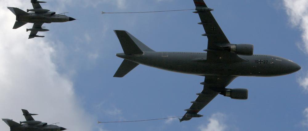 Im Einsatz. Ein Tankflugzeug der Bundeswehr mit Tornados.