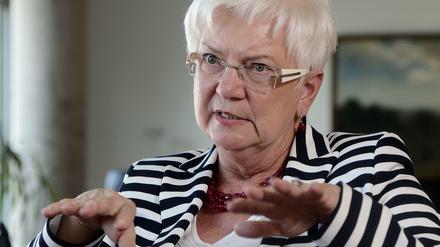 Gerda Hasselfeldt (CSU) führt seit 2011 die Landesgruppe der CSU im Bundestag. Von 1989 bis 1991 war sie Bau, und von 1991 bis 1992 Gesundheitsministerin der damaligen Regierung von Helmut Kohl (CDU). 