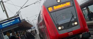 Ein Zug wird kommen. Der RE-Bahnhof in Erkner - bald soll er auch in Köpenick halten.