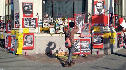 An der Kreuzung von Castro Street und 18. Straße erinnern Fotos an Aids-Tote.