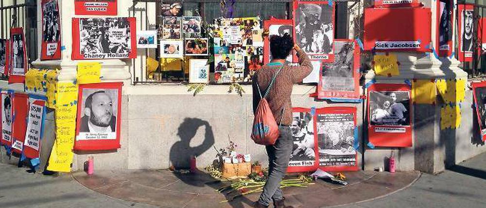 An der Kreuzung von Castro Street und 18. Straße erinnern Fotos an Aids-Tote.