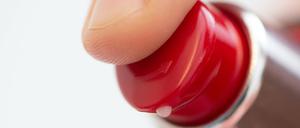 Umsatzplus. Besonders viel Geld für die Deutschen für Pflegeprodukte für Haut und Haar aus.