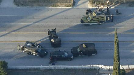 Nach der Schießerei in Kalifornien hat die Polizei zwei Verdächtige in ihrem Wagen gestellt und getötet.