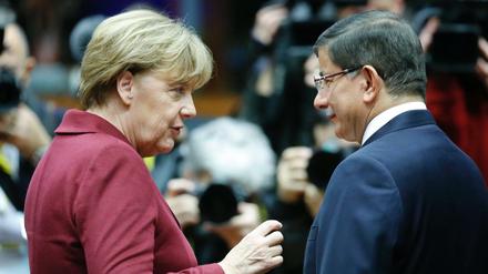 Kanzlerin Angela Merkel und der türkische Premierminister Ahmet Davutoglu.