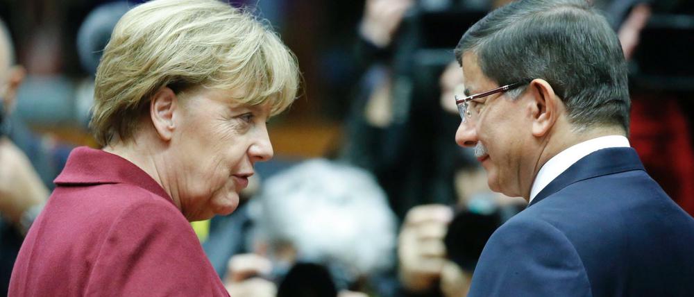Kanzlerin Angela Merkel und der türkische Premierminister Ahmet Davutoglu.