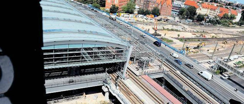 Leerstelle. Am Bahnhof Ostkreuz halten wegen der Bauarbeiten schon lange keine Züge mehr. Von wegen neuer Regionalbahnsteig: Weiterfahren soll offenbar auch die neue Linie RB 24 von Eberswalde nach Senftenberg.